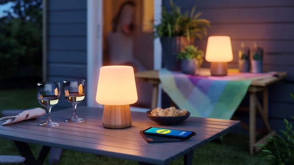 Lidl verkauft neue Akku-LED-Tischlampe für Draußen – mit Lidl-Plus-Rabatt